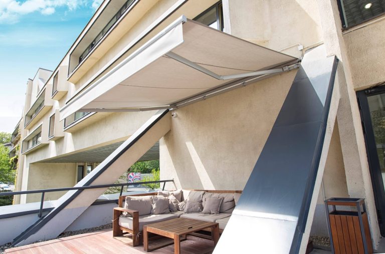 Comportable,Teracce,With,Awning,And,Sofa